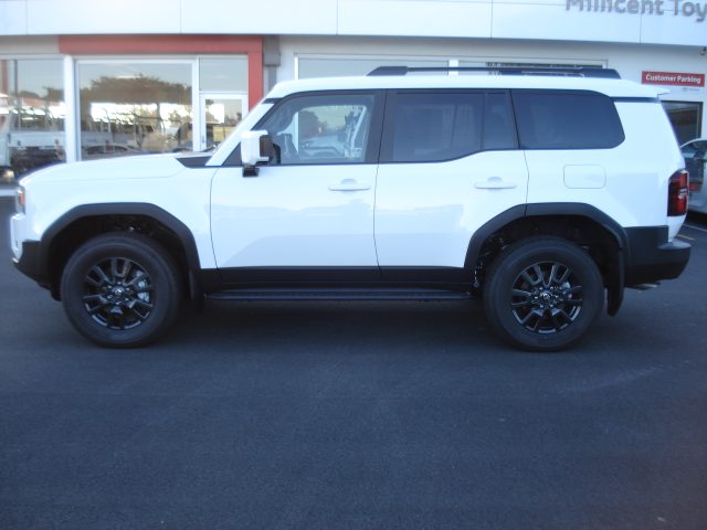 TOYOTA PRADO GXL WAGON "DEMO" - Image 4