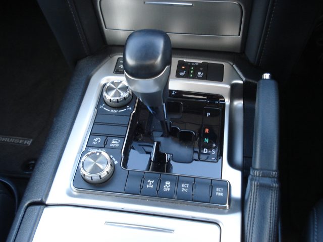 TOYOTA LANDCRUISER SAHARA WAGON - Image 5