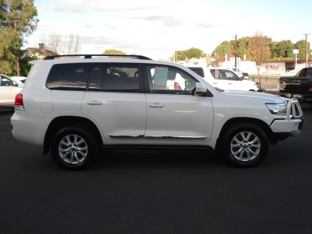 TOYOTA LANDCRUISER SAHARA WAGON - Image 2