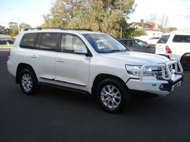 TOYOTA LANDCRUISER SAHARA WAGON