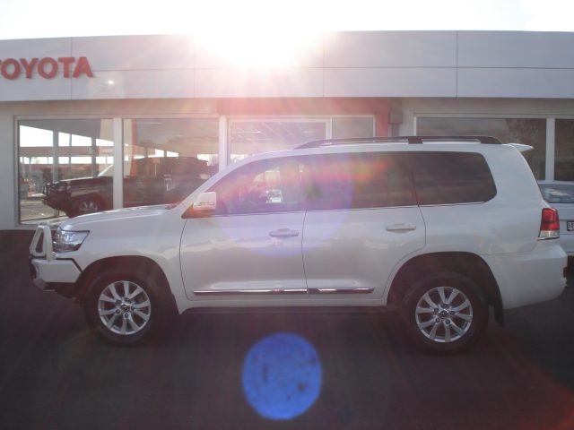 TOYOTA LANDCRUISER SAHARA WAGON - Image 6