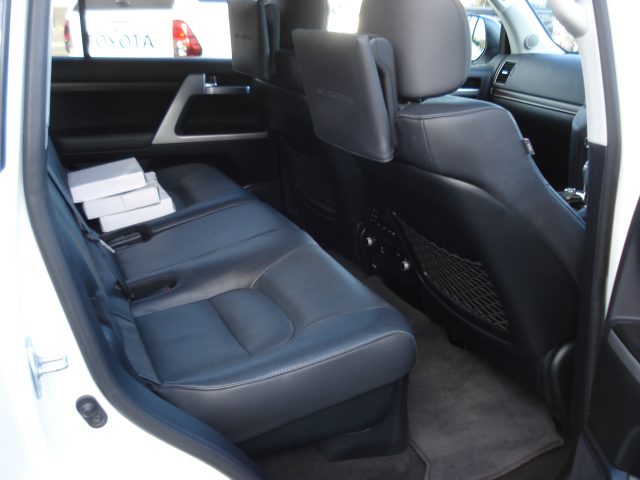 TOYOTA LANDCRUISER SAHARA WAGON - Image 13