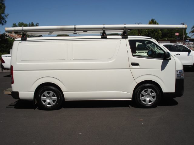 TOYOTA HIACE LWB VAN - Image 2