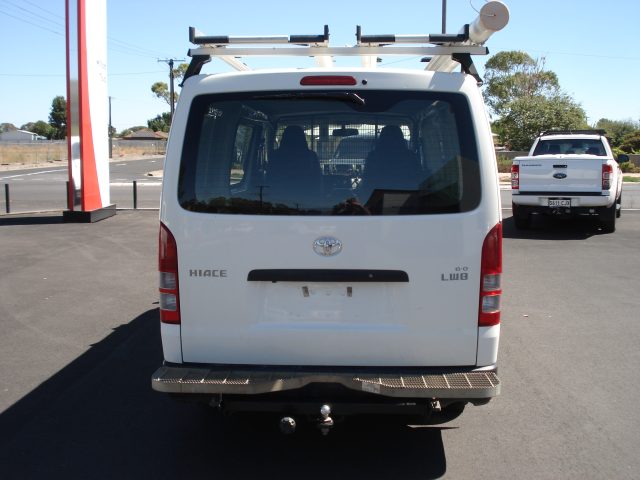 TOYOTA HIACE LWB VAN - Image 8