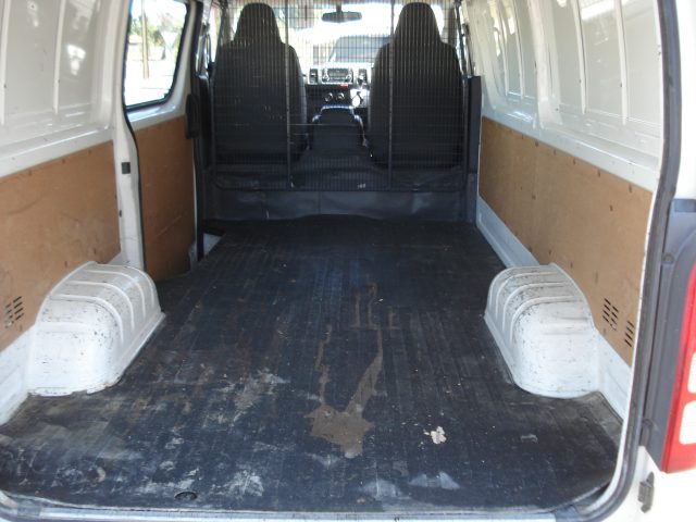 TOYOTA HIACE LWB VAN - Image 9