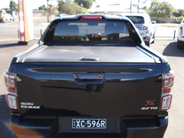 ISUZU DMAX X TERRAIN DUAL CAB - Image 8