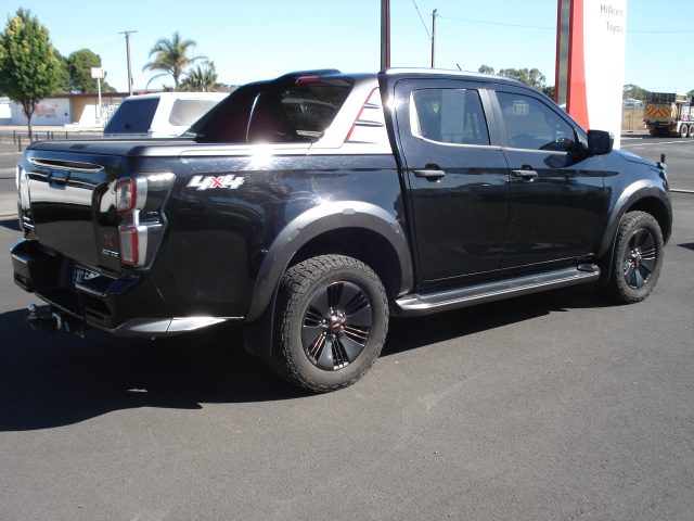 ISUZU DMAX X TERRAIN DUAL CAB - Image 9