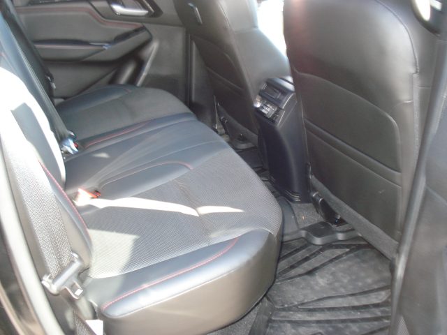 ISUZU DMAX X TERRAIN DUAL CAB - Image 10