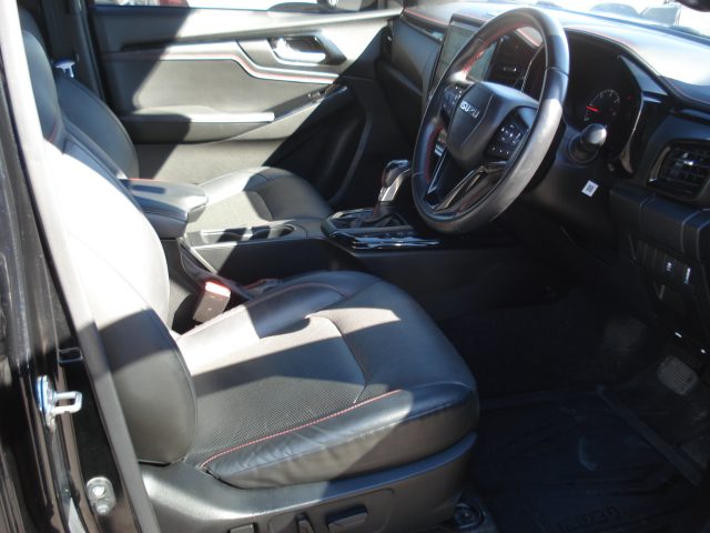 ISUZU DMAX X TERRAIN DUAL CAB - Image 11