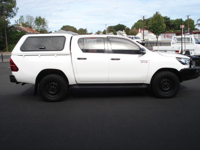 2020 TOYOTA HILUX  4X4 SR DUAL CAB - Image 2