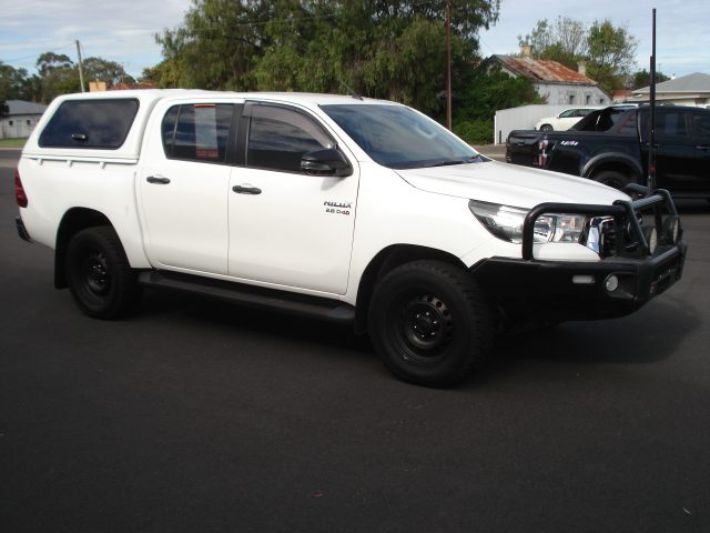2020 TOYOTA HILUX  4X4 SR DUAL CAB