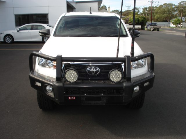 2020 TOYOTA HILUX  4X4 SR DUAL CAB - Image 3