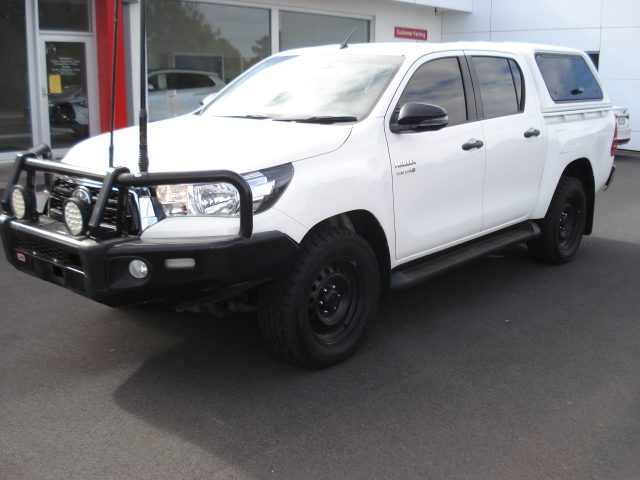 2020 TOYOTA HILUX  4X4 SR DUAL CAB - Image 4
