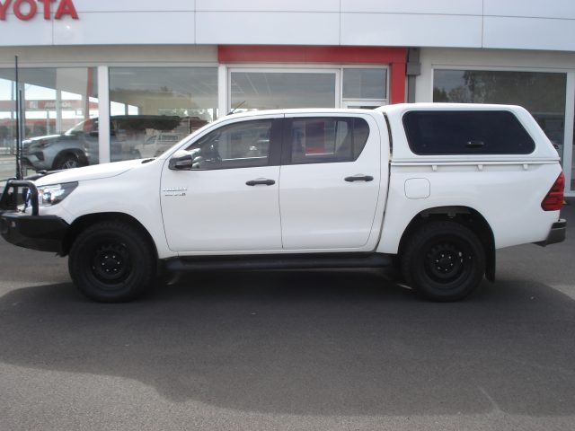 2020 TOYOTA HILUX  4X4 SR DUAL CAB - Image 5