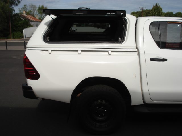 2020 TOYOTA HILUX  4X4 SR DUAL CAB - Image 13