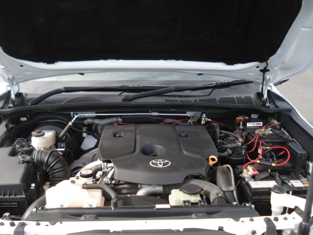 2020 TOYOTA HILUX  4X4 SR DUAL CAB - Image 15