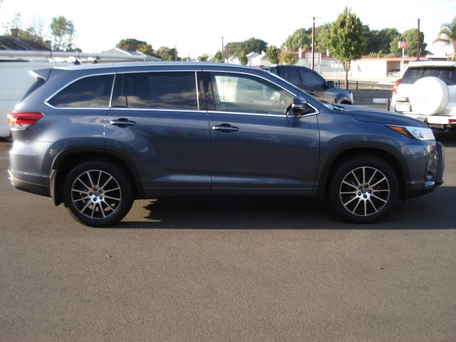 TOYOTA KLUGER AWD GRANDE WAGON - Image 2