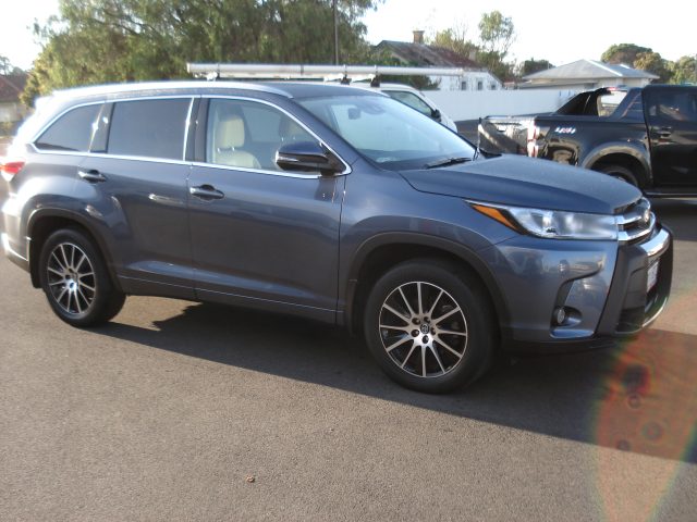 TOYOTA KLUGER AWD GRANDE WAGON