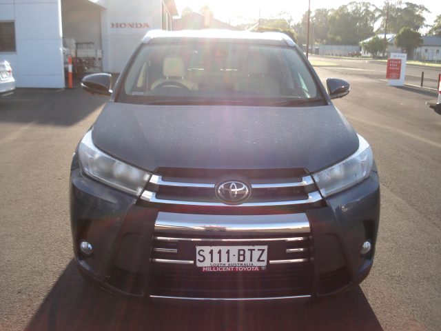 TOYOTA KLUGER AWD GRANDE WAGON - Image 3