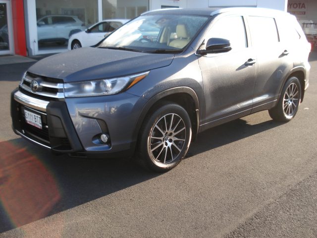 TOYOTA KLUGER AWD GRANDE WAGON - Image 4