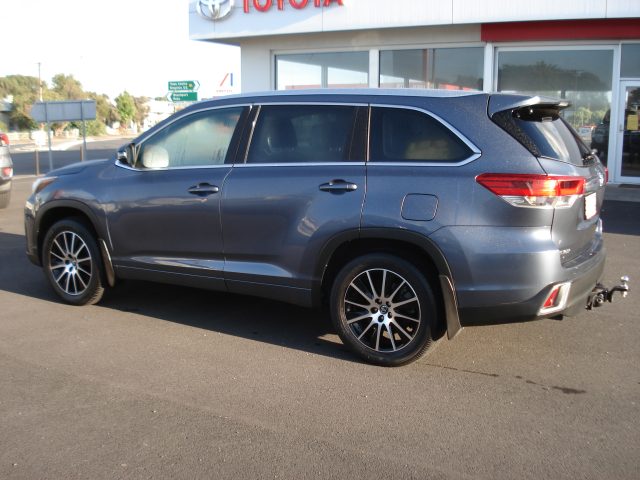 TOYOTA KLUGER AWD GRANDE WAGON - Image 5