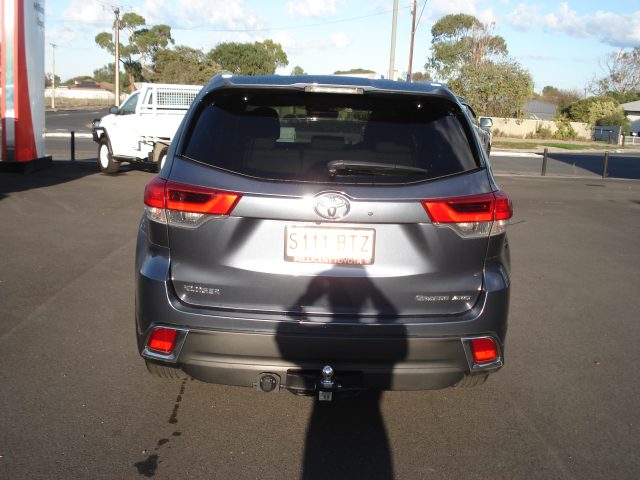 TOYOTA KLUGER AWD GRANDE WAGON - Image 7