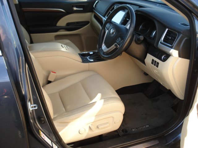 TOYOTA KLUGER AWD GRANDE WAGON - Image 13