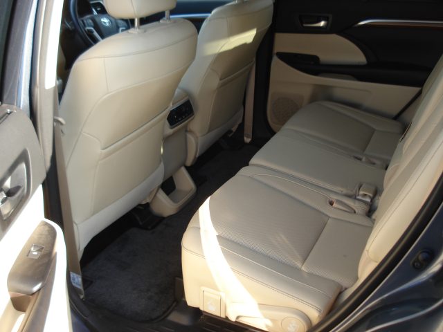 TOYOTA KLUGER AWD GRANDE WAGON - Image 17