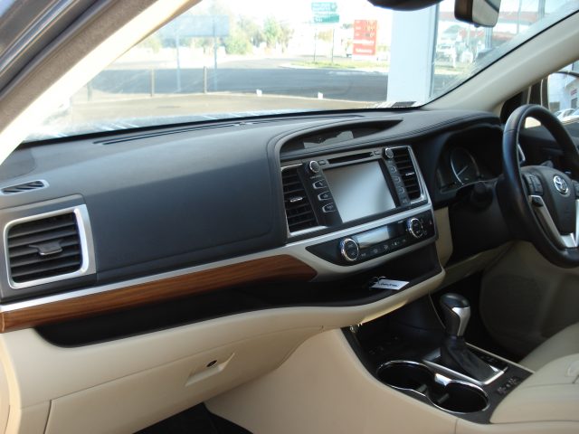 TOYOTA KLUGER AWD GRANDE WAGON - Image 18