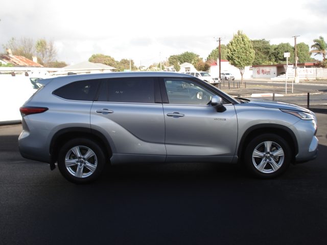 2021 TOYOTA KLUGER AWD GX WAGON - Image 2